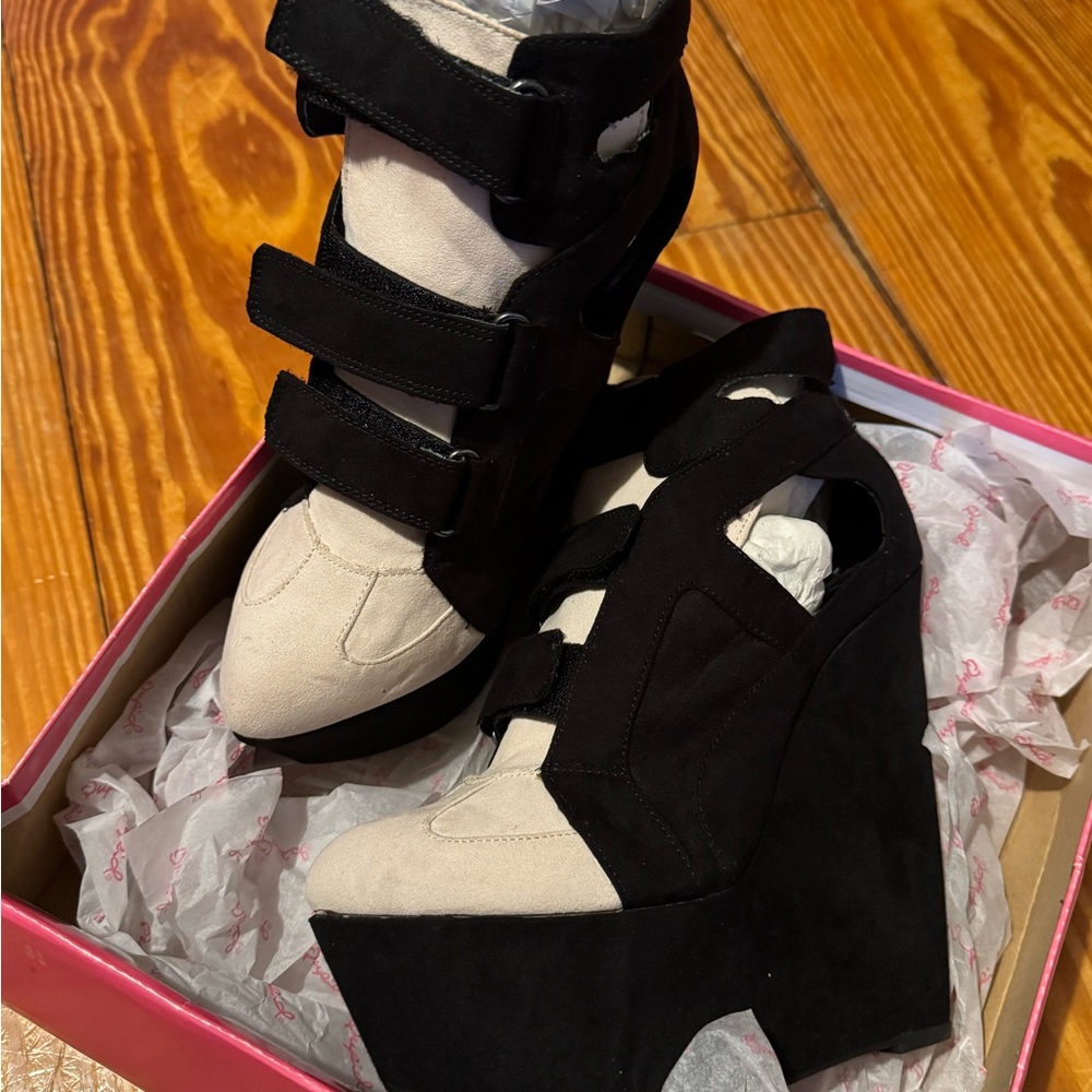 Qupid 6" Wedge Heels Shoes Size 7 Suede Platform Strap
